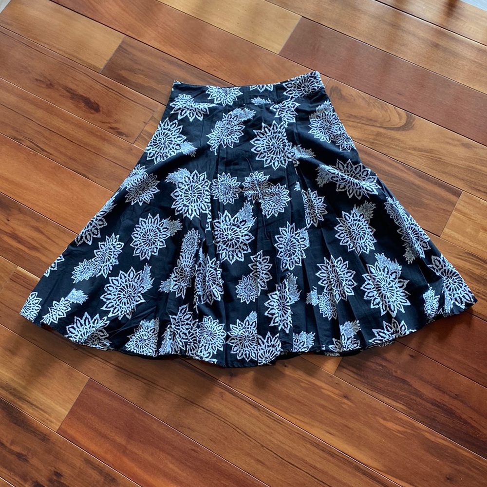 Black and white full skirt from New York and Company